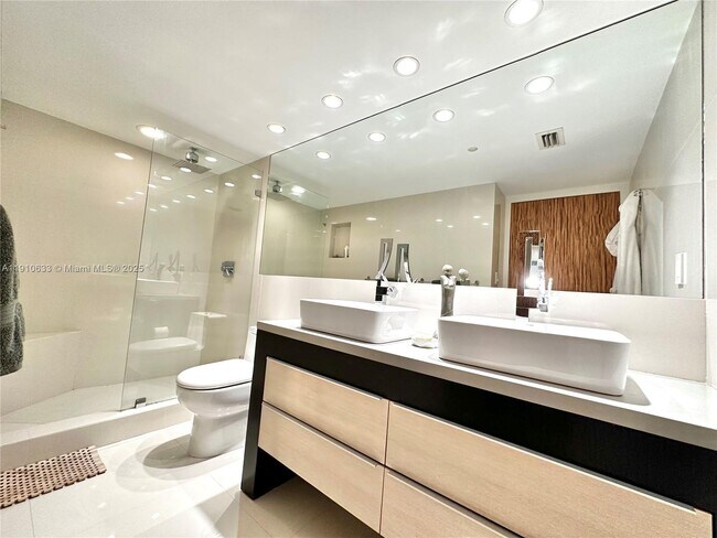 Building Photo - 7330 Ocean Terrace