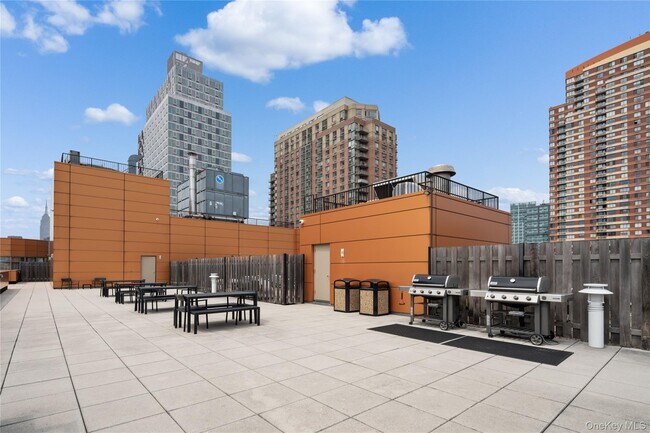 Building Photo - 2-17-17 51st Ave