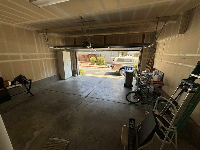 Building Photo - 301 Dragonfly Cir
