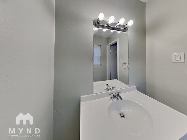 Building Photo - 8206 Whitehead Dr