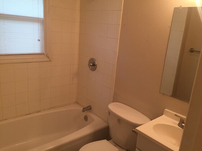 Building Photo - 5433 Dolphin Ln