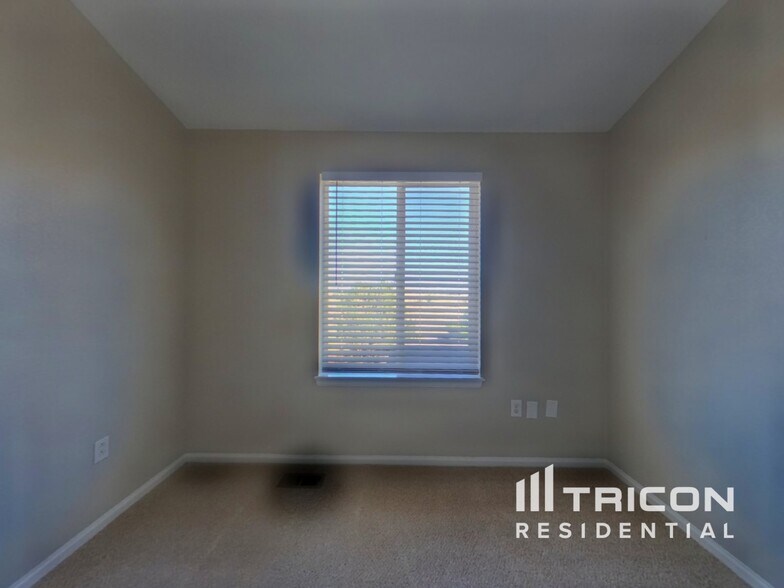 Building Photo - 6765 Lionshead Pkwy