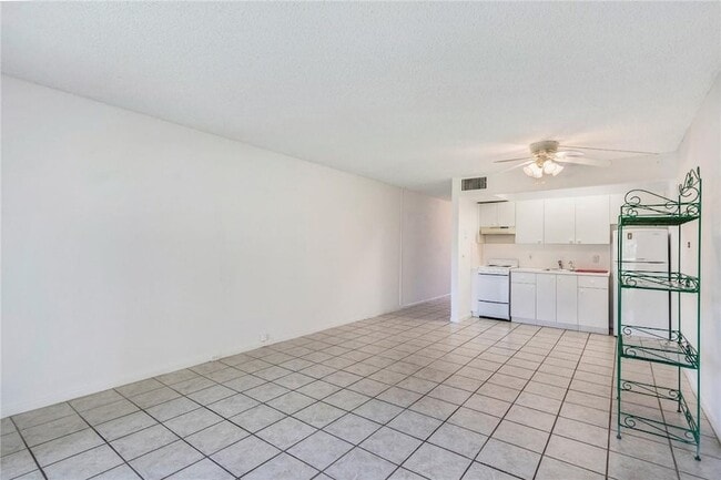 Building Photo - 1400 SW 124th Terrace