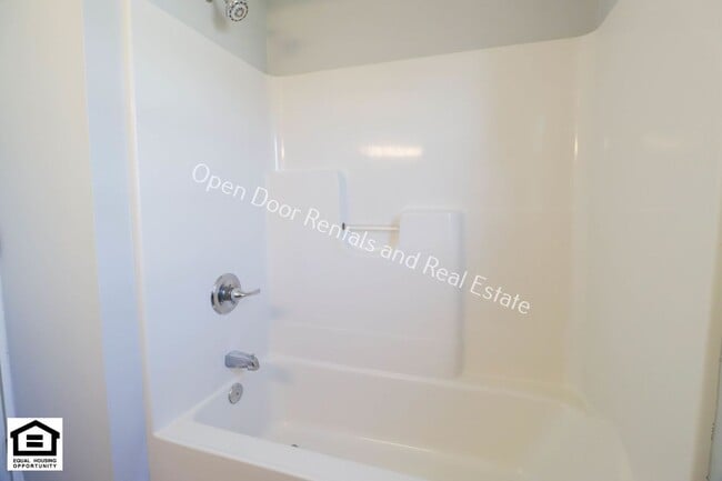 Building Photo - 5104 Eastwick Dr