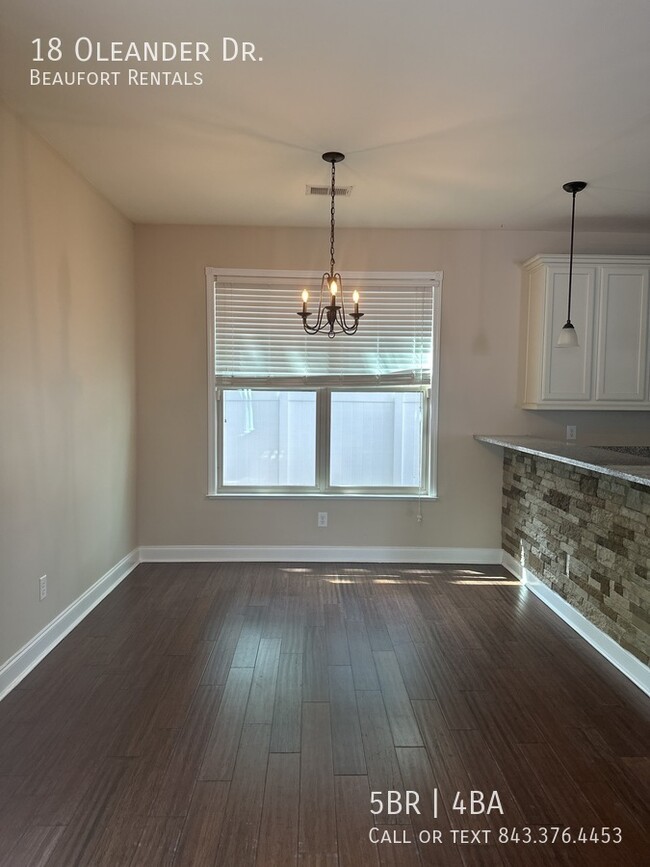 Building Photo - 18 Oleander Dr