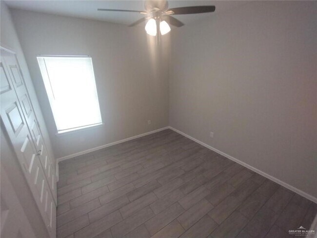 Building Photo - 1409 Shavano Dr