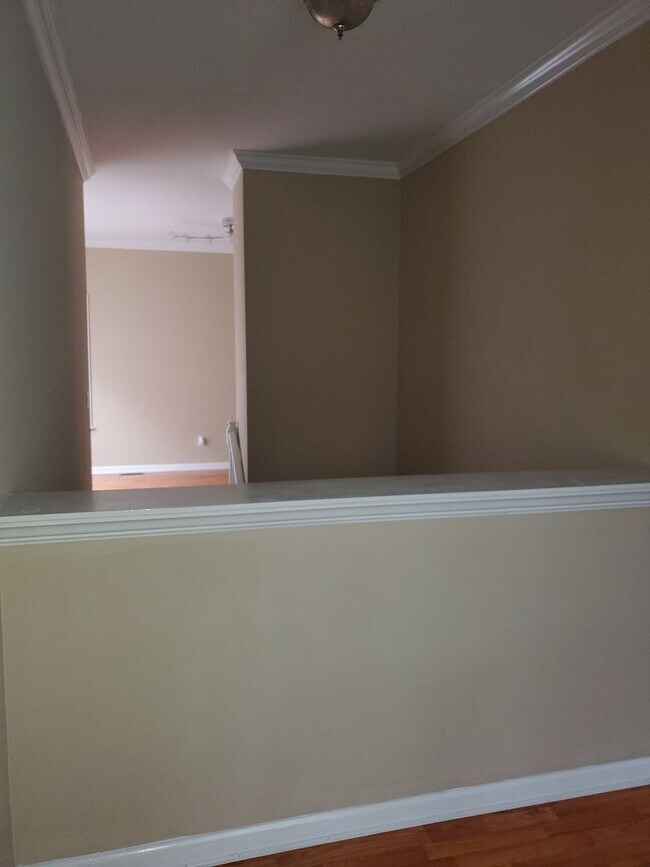 Building Photo - Beautiful 2 Bedroom 2 Bath Available 10/10...