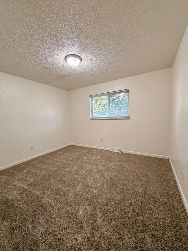 Building Photo - Lovely 5-bedroom, 2¾-bath home located in the heart of Old Town Firestone!