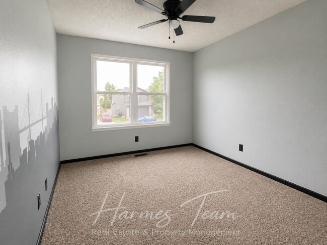 Building Photo - 5960 Grapevine Dr