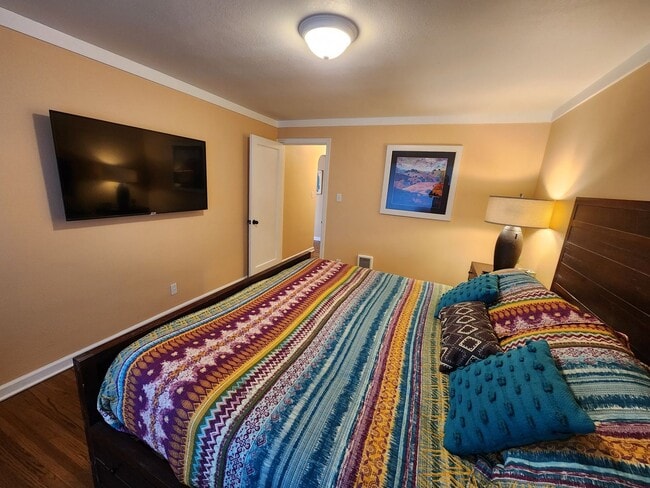 Building Photo - Furnished 1 BDRM/ 1 BA Lakeview Duplex in Polson, MT.