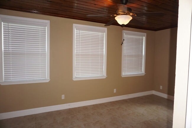 Building Photo - 3/2 Home in San Jose Estates