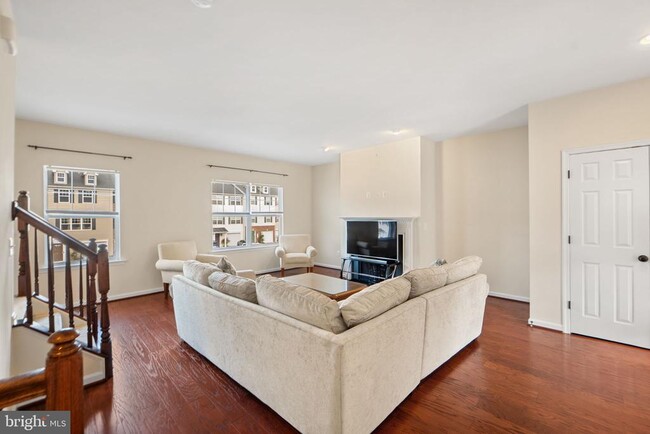 Building Photo - 2210 Mallard Landing Dr