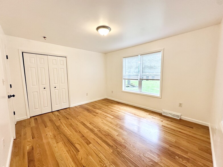 First floor master - 21 Loughberry Rd S