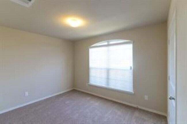 Building Photo - 1112 Decker Dr