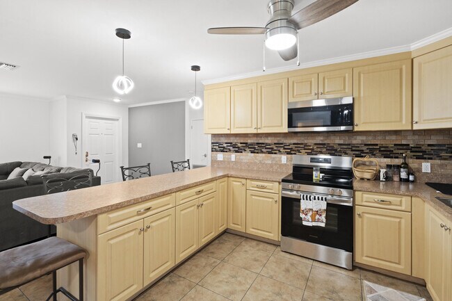 Building Photo - 1672 SW Angelico Ln