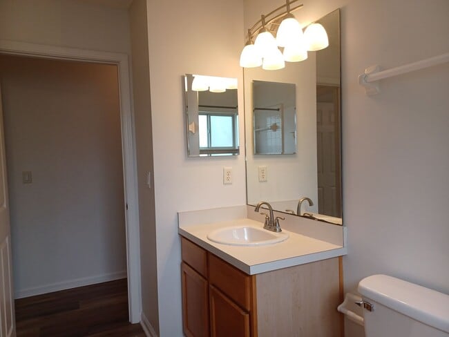 Building Photo - Large 3 BR 2 BA Rental in Desirable Area