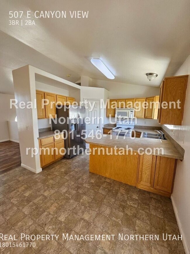 Building Photo - 507 Canyon View Dr