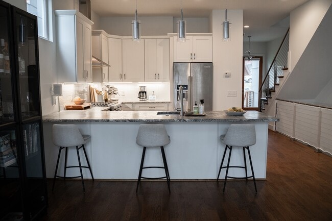 Building Photo - 424 36th Ave N