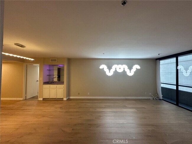 Building Photo - 10660 Wilshire Blvd