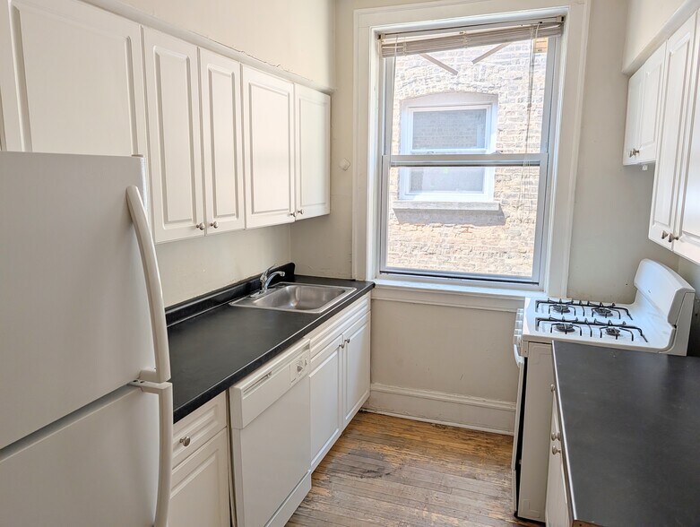 Building Photo - 325 Kedzie St