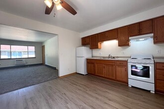 Building Photo - 2411 Brentwood Pkwy