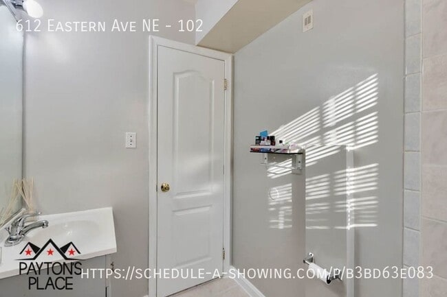 Building Photo - Renovated apartment with Wifi included. FI...