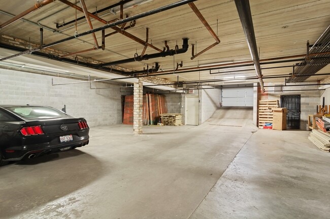 Building Photo - 2801 W Ardmore Ave