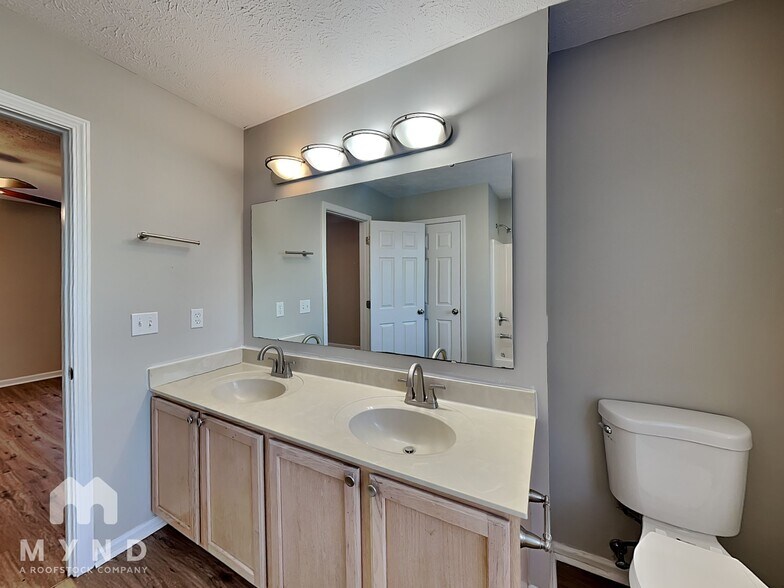 Building Photo - 3122 Crestwell Dr