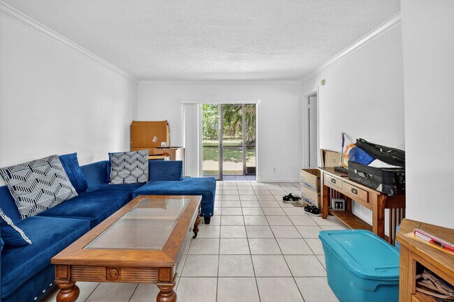 Building Photo - 21894 Lake Forest Cir