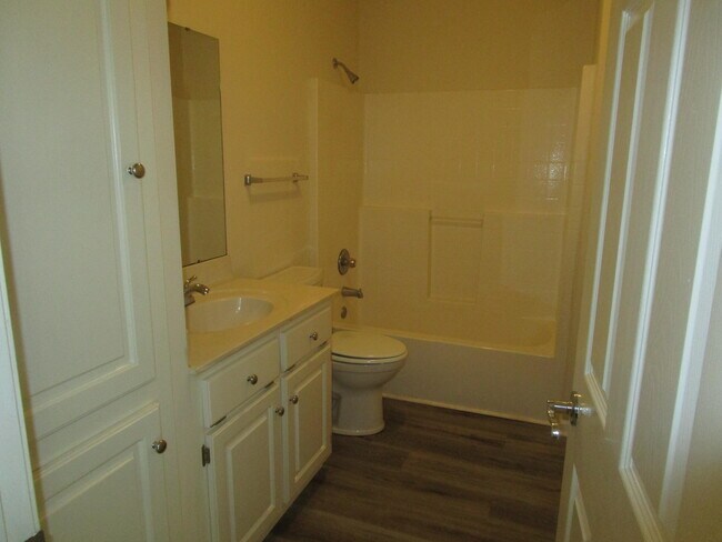 Building Photo - 3442 Beacon Dr