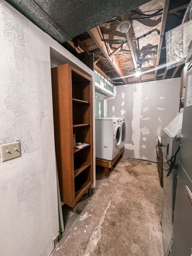 Building Photo - 31835 Owl Rd