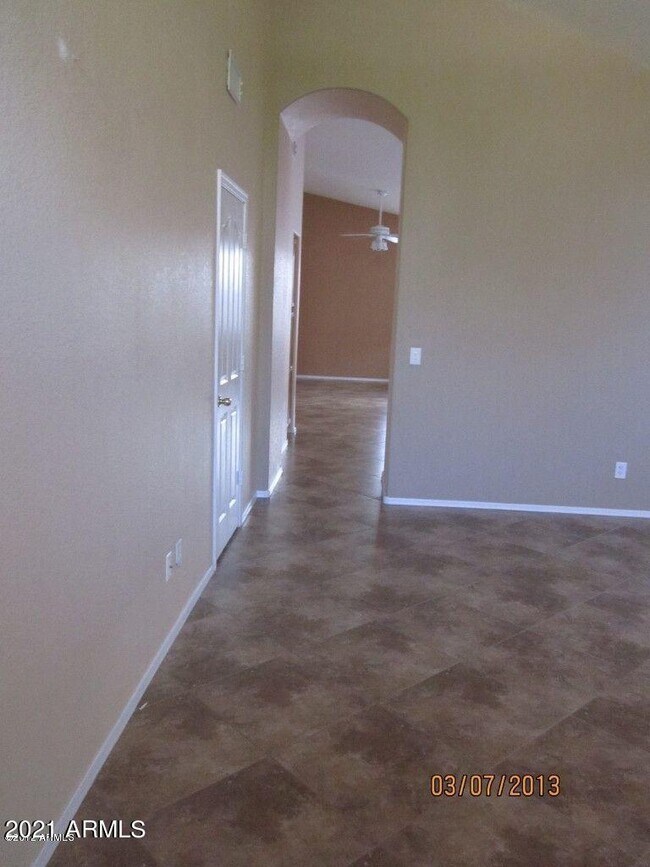 Building Photo - 4318 E Lone Cactus Dr