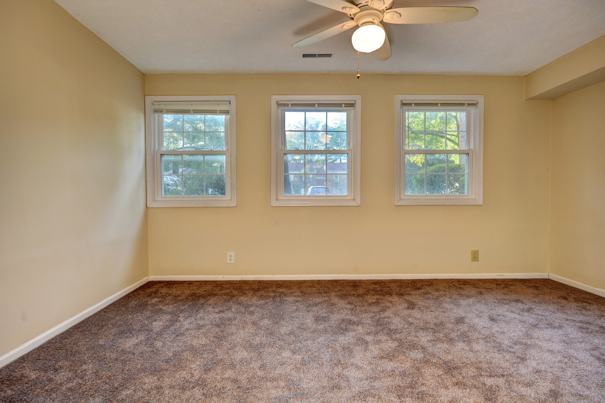 Building Photo - 876 Quince Orchard Blvd