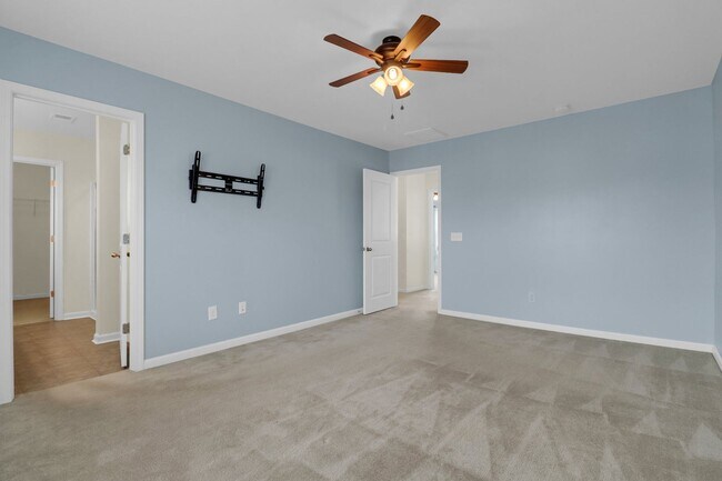 Building Photo - Modern Comfort & Easy Living in Ladson