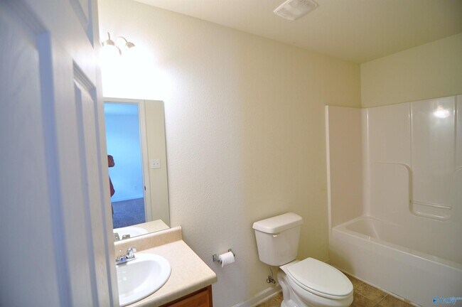 Building Photo - 29934 Glenrose Way