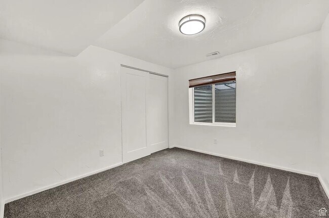 Building Photo - 1616 E Maple Way