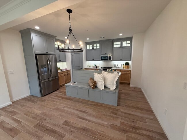 Building Photo - Fall special! flexible terms and easy move...