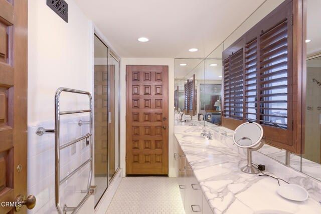 Building Photo - 3265 Ocean Dr