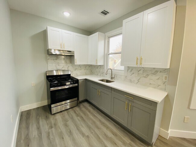 Building Photo - 791 S 15th St