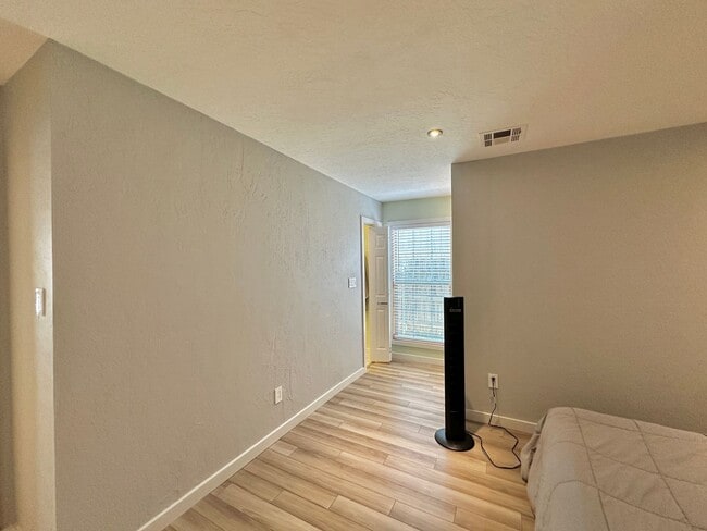 Building Photo - Remodeled