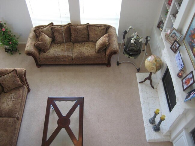 Building Photo - 2220 Longspur Ln