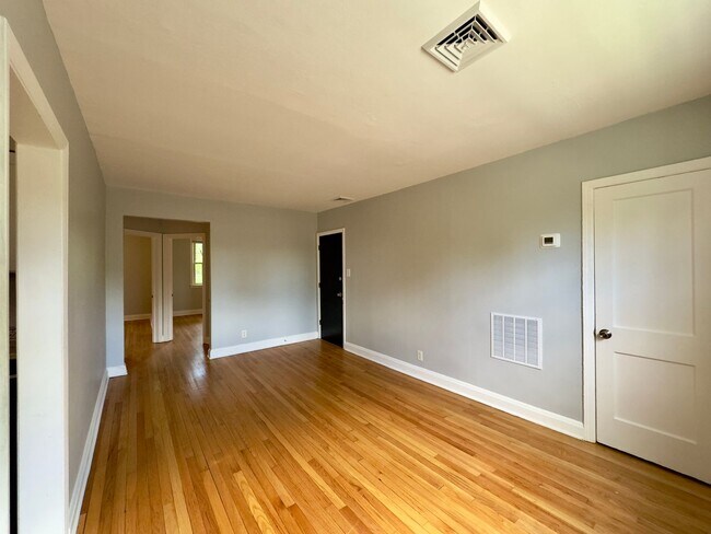 Building Photo - 6113 Chinquapin Pkwy