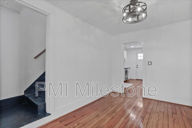 Building Photo - 16 Woods Ln