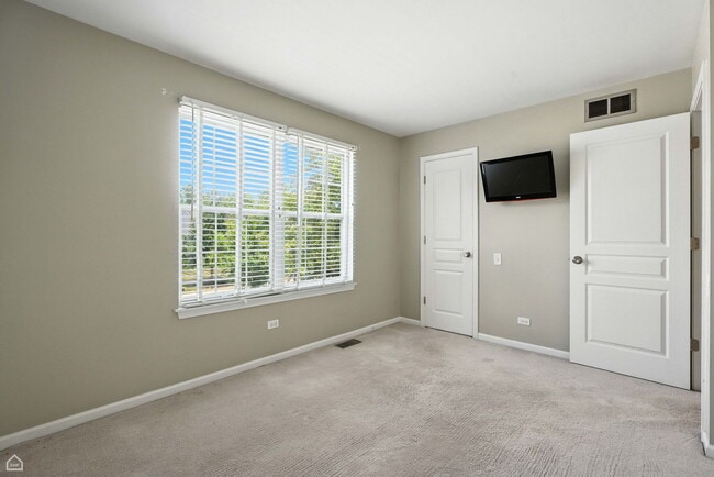 Building Photo - 691 Savannah Ln