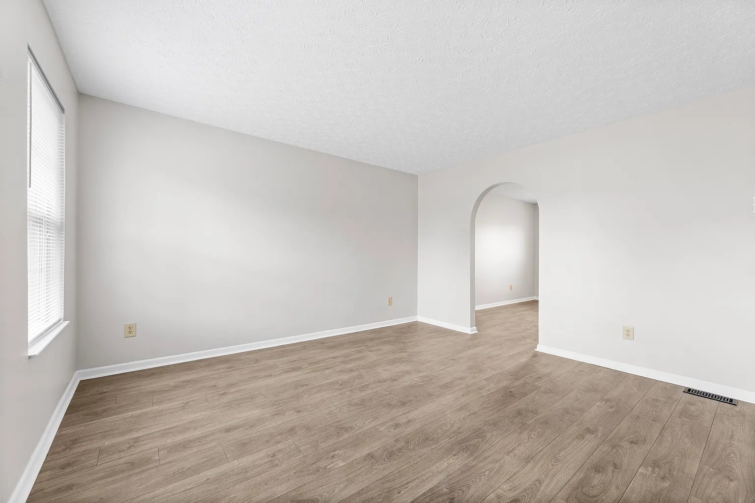 Building Photo - 328 Regency Ave