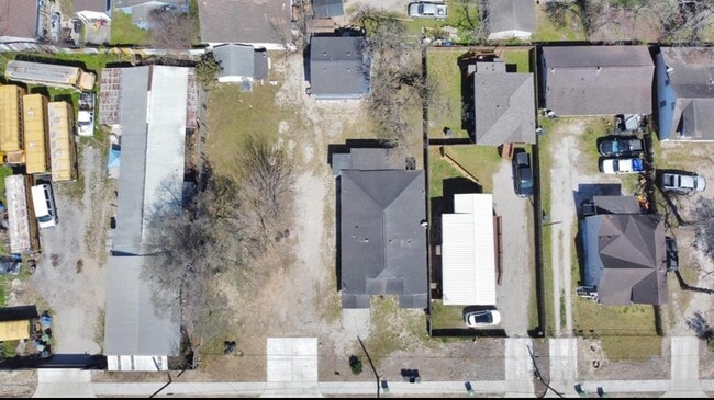 Building Photo - 7919 Brays St