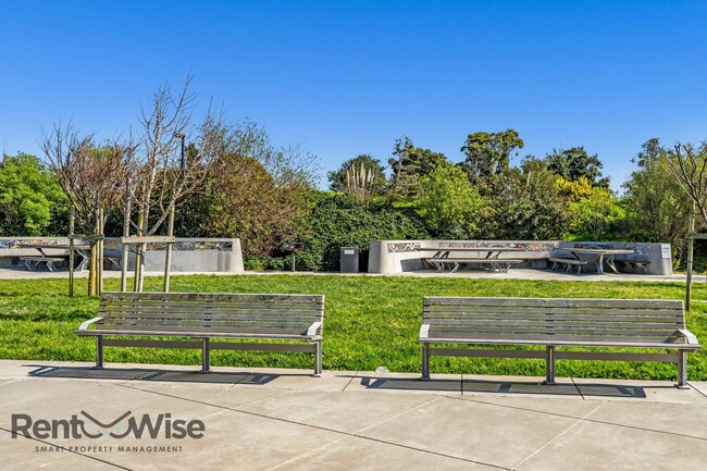 Building Photo - 298 Friedell St