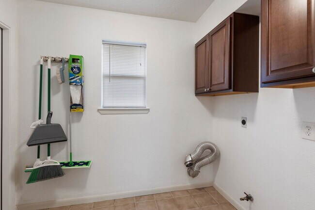 Building Photo - 78 N Deerfoot Cir