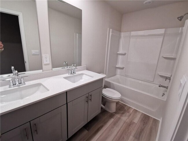 Building Photo - 5814 Un Grv Dr