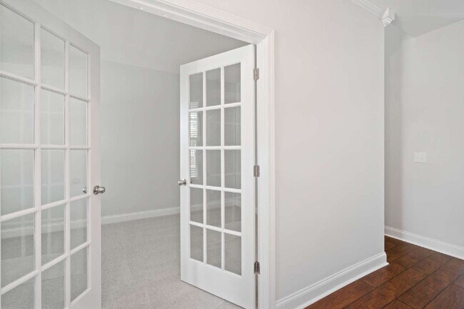 Building Photo - Welcome Home: Spacious 3-Bedroom Retreat i...